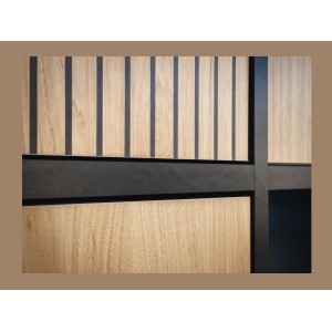 Zoom sur la vitrine CRISS chêne clair et noir 2