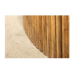 Zoom sur le pied de la table YONA