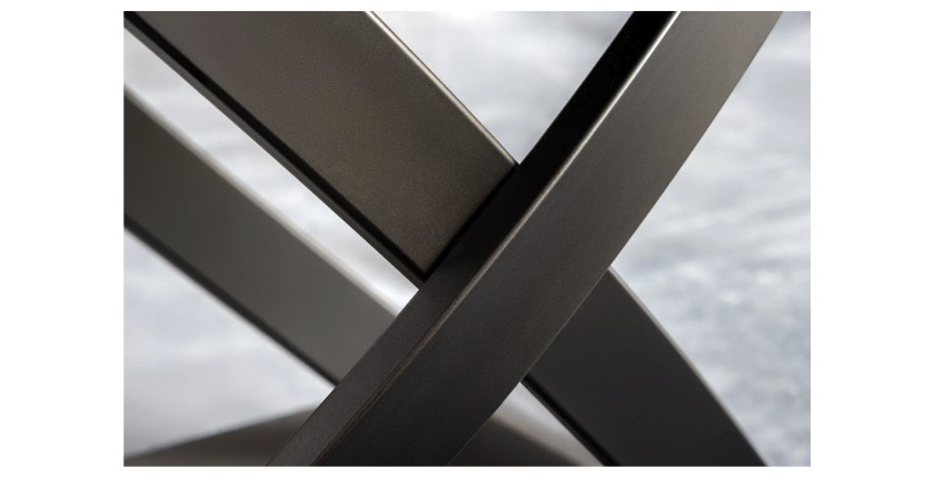 Zoom sur les détails du pied de la table ATONIA blanche