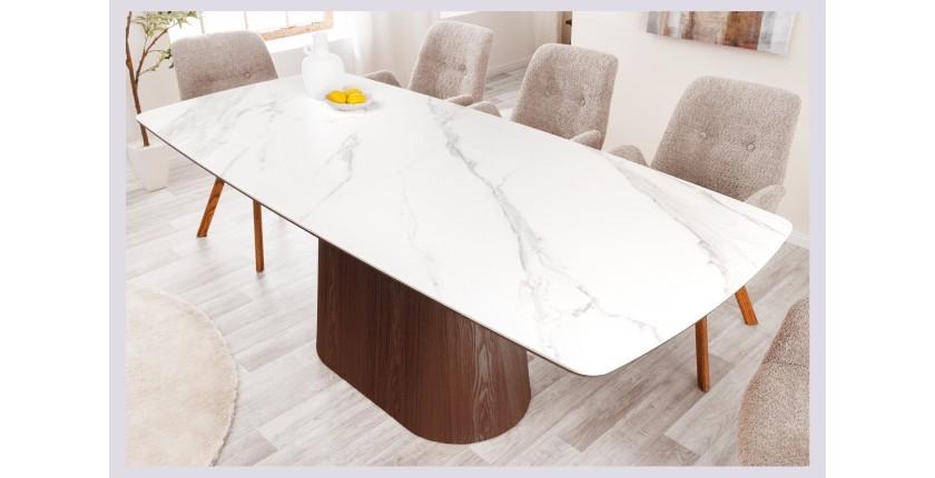 Table rectangulaire LUMEA – 200 cm – Plateau céramique effet marbre blanc et pied en bois foncé – Style contemporain