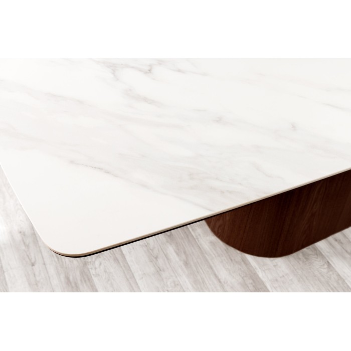 Zoom sur le coin de la table LUMEA blanche et bois rectangulaire