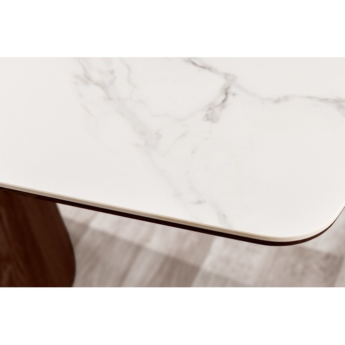 Table rectangulaire LUMEA – 200 cm – Plateau céramique effet marbre blanc et pied en bois foncé – Style contemporain