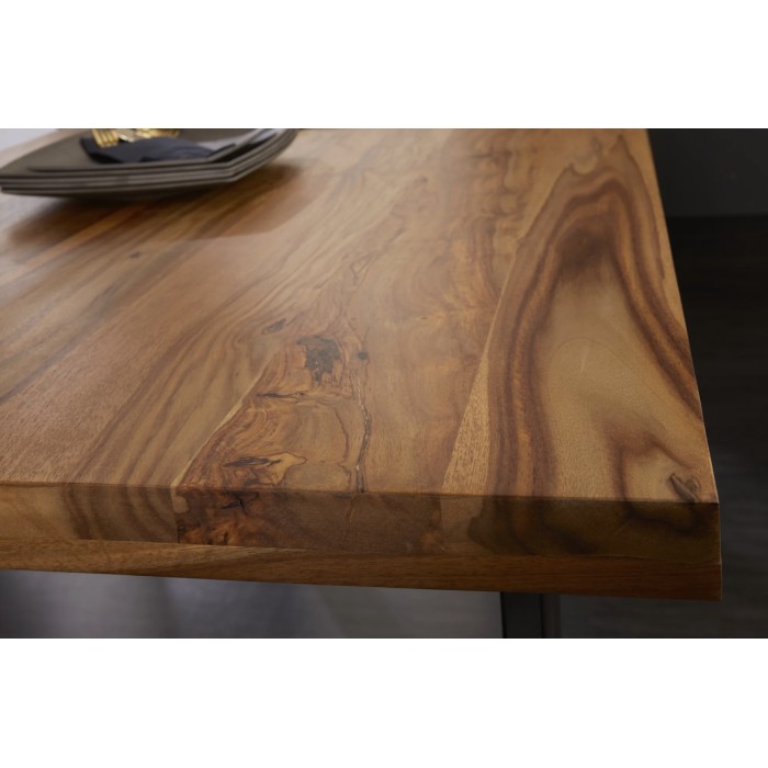 Zoom sur le coin de la table LODEN 160cm