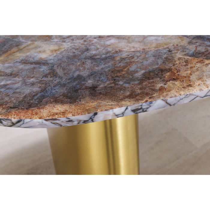 Zoom sur le bord de la table NERA