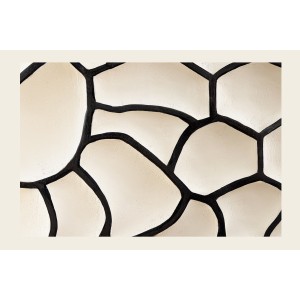 Buffet TERRAKAN 180 cm – Bois massif noir et blanc sculpté avec pieds dorés