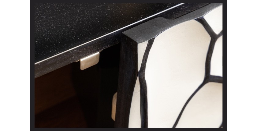 Buffet TERRAKAN 180 cm – Bois massif noir et blanc sculpté avec pieds dorés