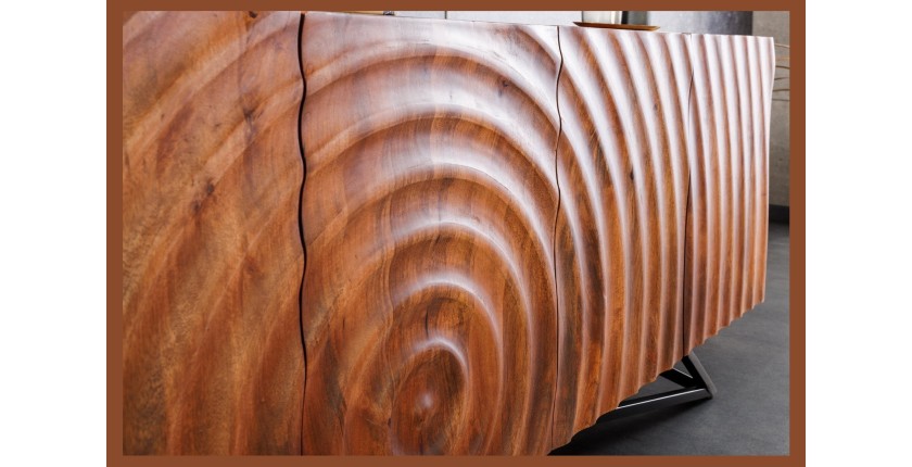 Buffet ONDARA 180 cm – Bois massif sculpté 3D et métal noir – 4 portes