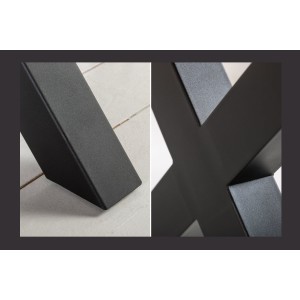 Zoom sur les pieds de la table NALKO 160cm