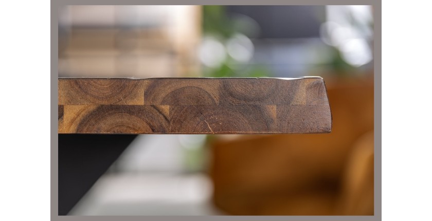 Zoom sur le bord du plateau de la table NALKO 200cm