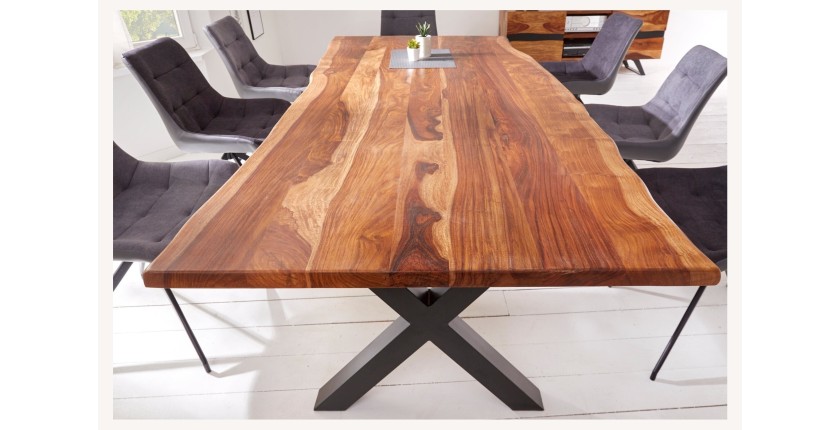 Table ORKAN 220cm vu d'un bout