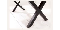 Zoom sur les pieds en X de la table ORKAN 220cm