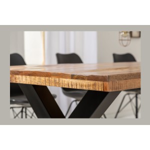 Zoom sur le bord du plateau de la table LODEN pieds en X 240cm