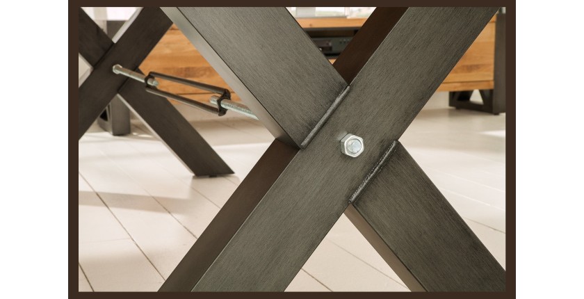 Zoom sur le pied de la table CHRIS 240cm