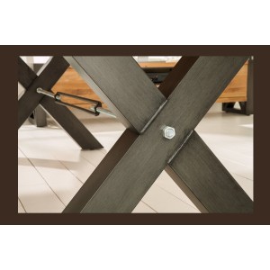 Zoom sur le pied de la table CHRIS 240cm