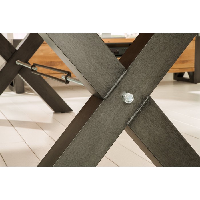 Zoom sur les pieds de la table CHRIS 200cm