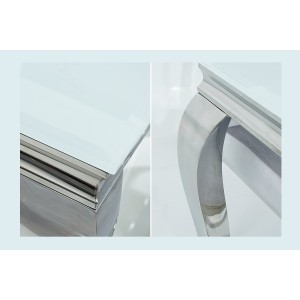 Zoom sur les détails de la table VELENA argenté 200cm