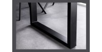 Zoom sur l'un des pieds en U de la table ARKAYA 200cm