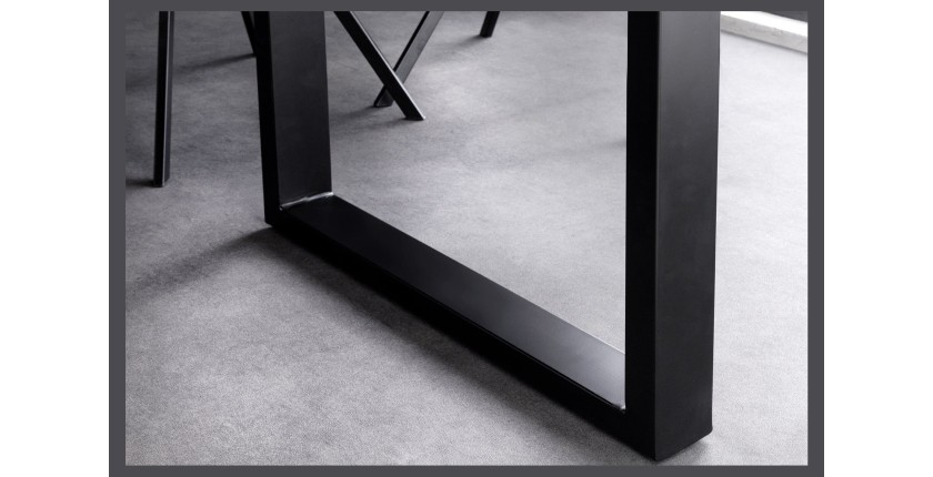 Zoom sur l'un des pieds en U de la table ARKAYA 200cm