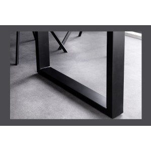 Zoom sur l'un des pieds en U de la table ARKAYA 200cm