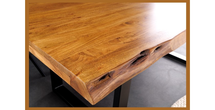 Zoom sur le coin de la table ARKAYA 200cm avec pieds en U