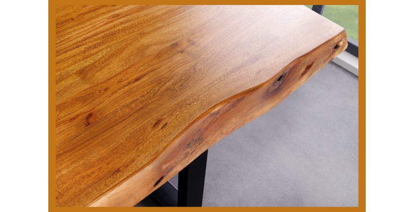 Zoom sur le bord du plateau de la table ARKAYA 200cm avec pieds en U