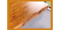 Zoom sur le côté du plateau de la table ARKAYA pieds en X 200cm