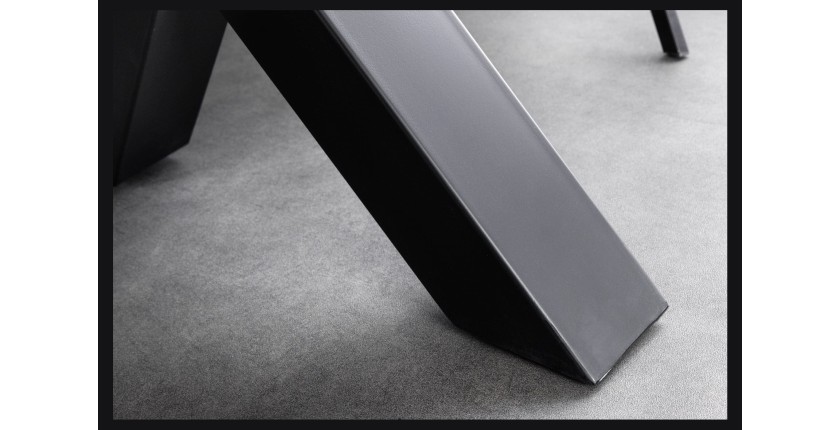 Zoom sur le bout du pied de la table ARKAYA 200cm