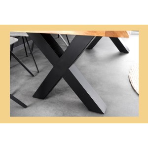 Zoom sur l'un des pieds en X de la table ARKAYA 200cm