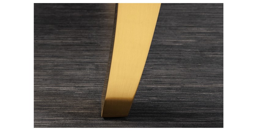 Zoom sur le pied doré de la table VELENA avec plateau bois