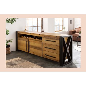 Buffet CAVARA 195 cm – Pin massif brun vintage et métal noir – 2 portes, 3 tiroirs et range-bouteilles