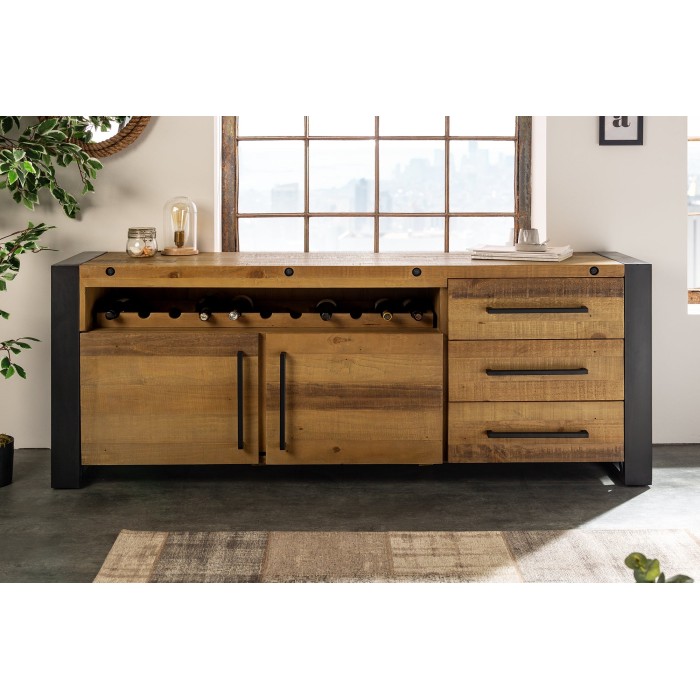 Buffet CAVARA 195 cm – Massives Kiefernholz in Vintage-Braun und schwarzes Metall – 2 Türen, 3 Schubladen und Flaschenregal