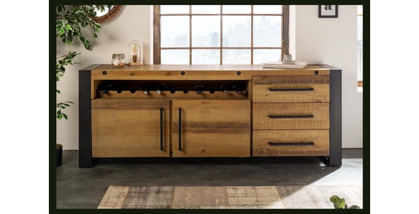 Buffet CAVARA 195 cm – Pin massif brun vintage et métal noir – 2 portes, 3 tiroirs et range-bouteilles
