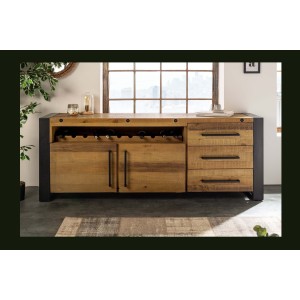 Buffet CAVARA 195 cm – Pin massif brun vintage et métal noir – 2 portes, 3 tiroirs et range-bouteilles