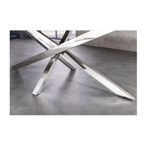 Zoom sur les pieds de la table RAFTA 220cm en bois massif et verre trempé