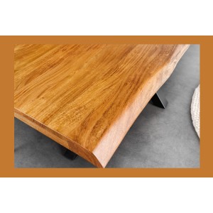 Zoom sur le coin de la table ARKAYA bois clair 200cm