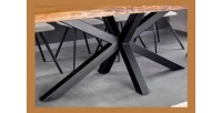 Zoom sur les pieds de la table ARKAYA 200cm bois clair
