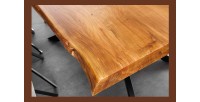 Zoom sur le coin de la table ARKAYA en bois d'acacia 200cm