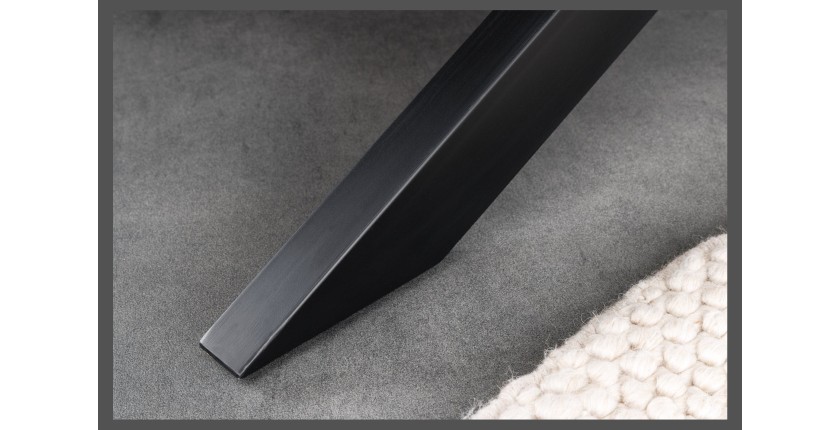 Zoom sur l'un des pieds de la table ARKAYA en bois d'acacia 200cm