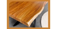 Zoom sur le coin de la table ARKAYA 200cm bois d'acacia 35mm