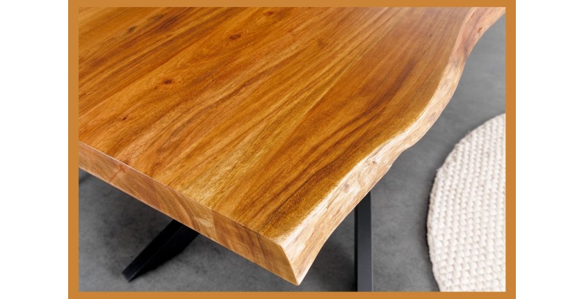 Zoom sur le coin de la table ARKAYA 200cm bois d'acacia 35mm