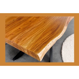 Zoom sur le coin de la table ARKAYA 200cm bois d'acacia 35mm
