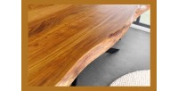 Zoom sur la tranche de la table ARKAYA bois d'acacia 200cm 35mm