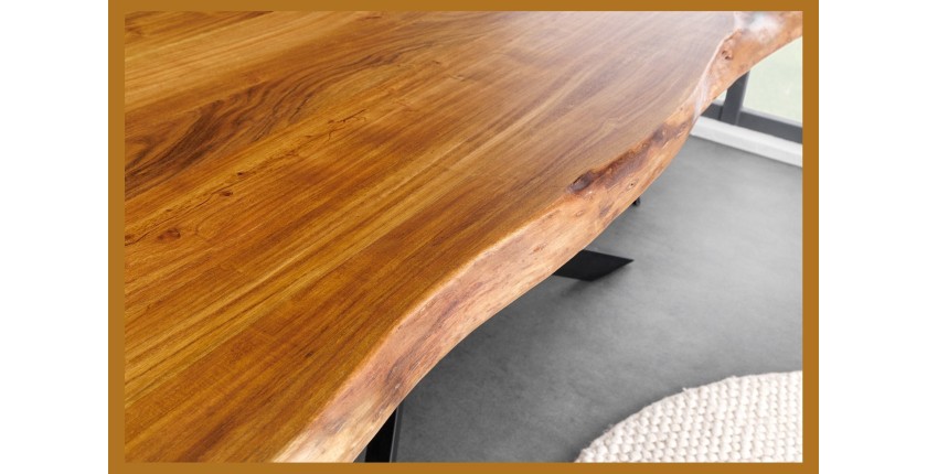 Zoom sur la tranche de la table ARKAYA bois d'acacia 200cm 35mm