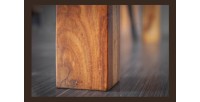 Zoom sur l'un des pieds de la table TAVINA 135cm