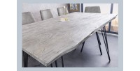 Table TALOA – Bois massif gris et métal noir – 140 cm – Style contemporain