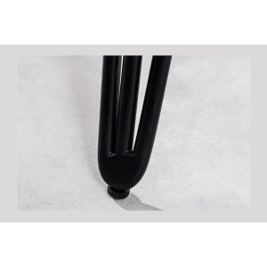 Zoom sur l'un des pieds de la table SILVA grise 80cm