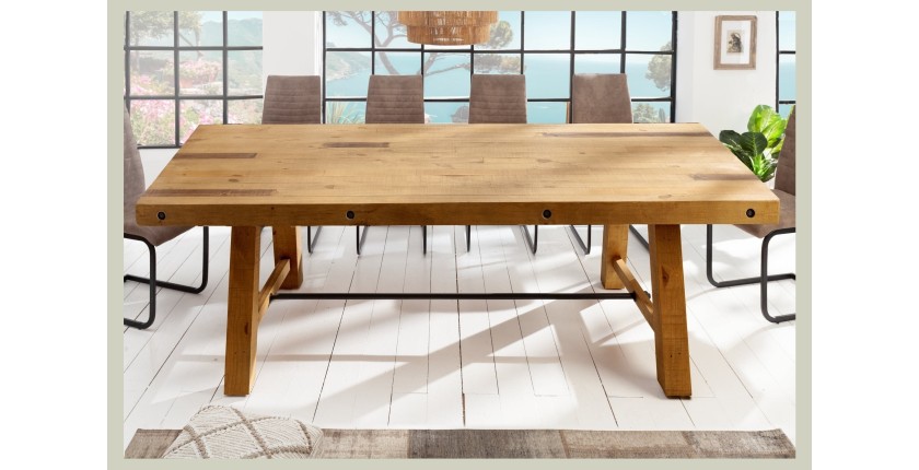 Table de salle à manger RANCHO – Bois de pin recyclé verni – 240 cm – Style rustique