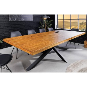 Table de salle à manger SOLARA – Bois de pin recyclé verni et métal noir – 240 cm – Style industriel