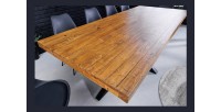 Table de salle à manger SOLARA – Bois de pin recyclé verni et métal noir – 240 cm – Style industriel