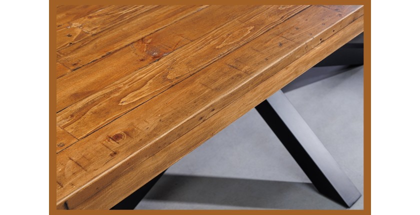 Table de salle à manger SOLARA – Bois de pin recyclé verni et métal noir – 240 cm – Style industriel
